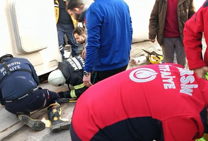 Beton mikserinde kolu sıkışan sürücüyü itfaiye kurtardı