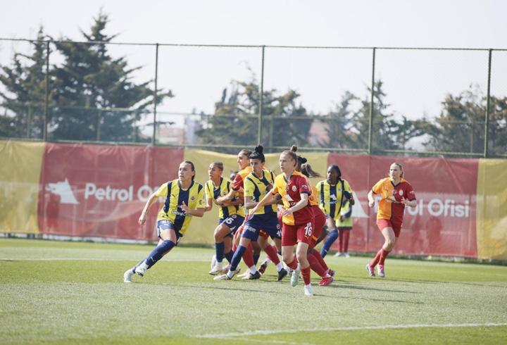 Galatasaray ile Fenerbahçe 1-1 berabere kaldı