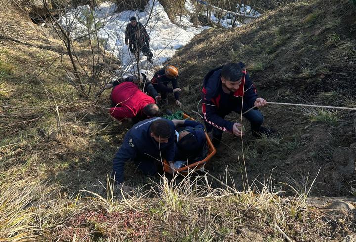 Artvin'de dereye düşen kişi kurtarıldı