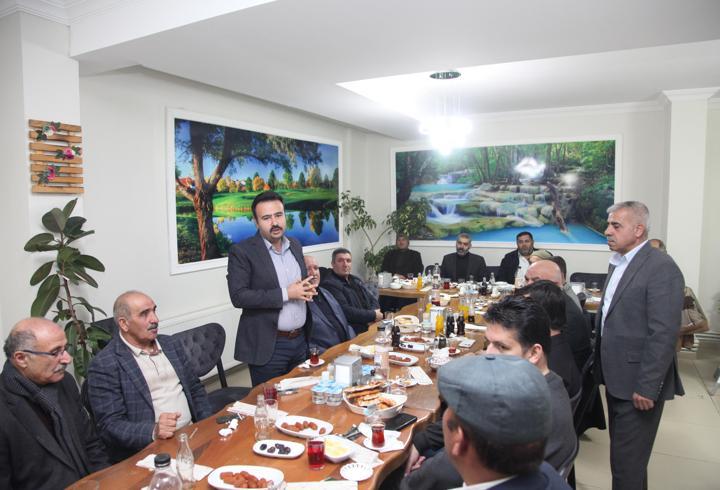 Ahlat'ta muhtarlar ve protokol üyeleri iftarda buluştu