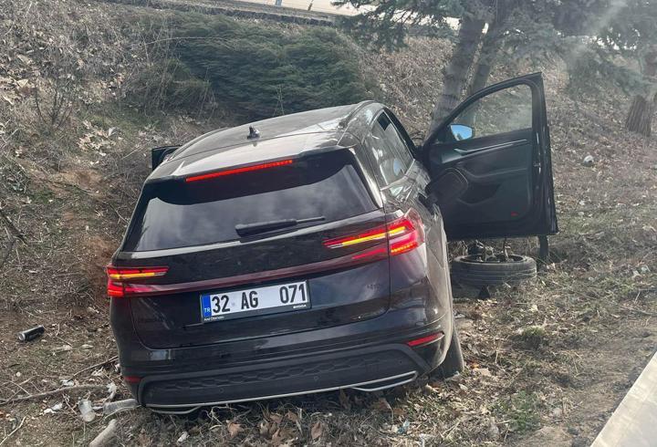 Isparta'da Kaza: Başkan, Eşi ve Kızı Yaralandı
