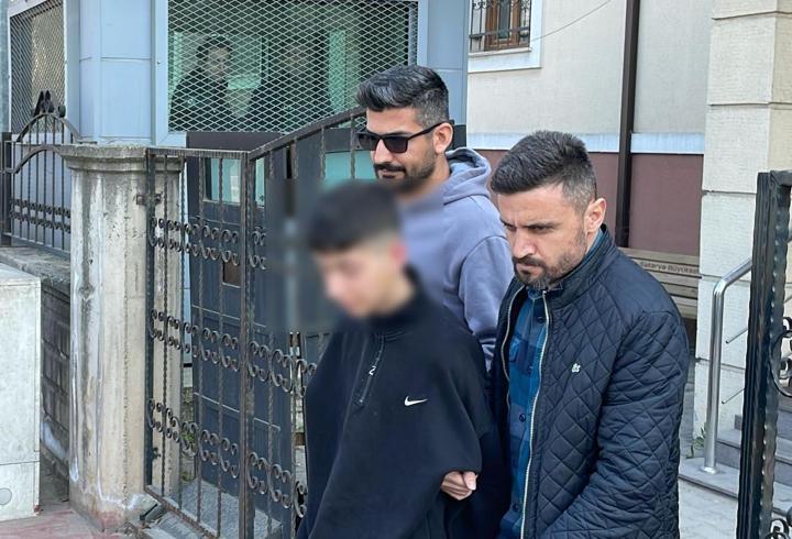 Komşusunu öldüren çocuk ile babası adliyede