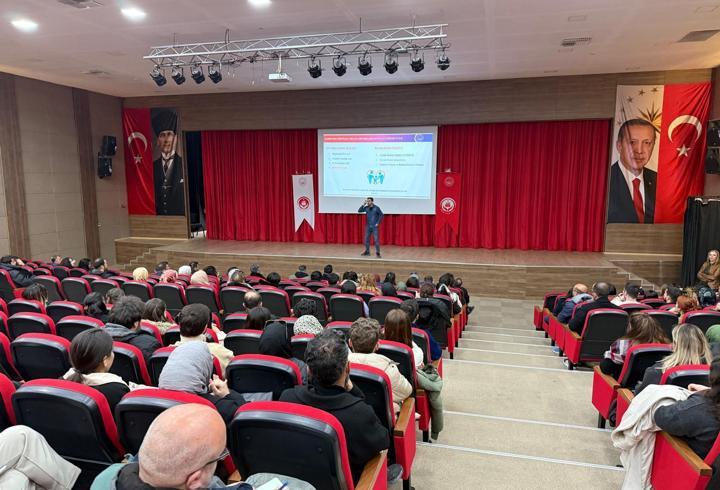 Hatay’da 800 öğretmene koruyucu aile eğitimi verildi 