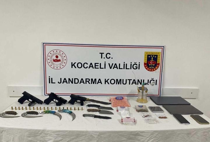 Dilovası'nda 796 ecstasy hap ele geçirildi
