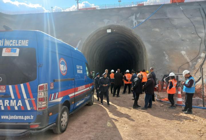 Tünel inşaatında kaya düştü: 1 ölü, 1 yaralı