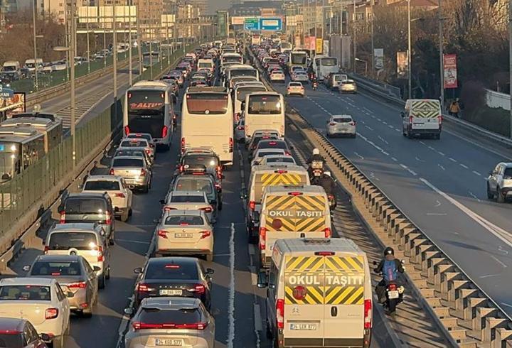 İstanbul'da trafik yoğunluğu yüzde 74'e çıktı
