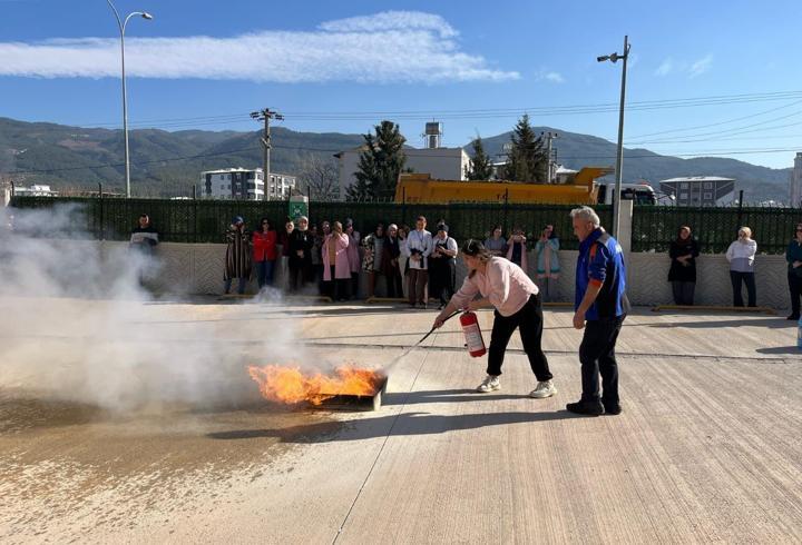 AFAD’tan kız öğrencilere afet farkındalık ve yangın eğitimi