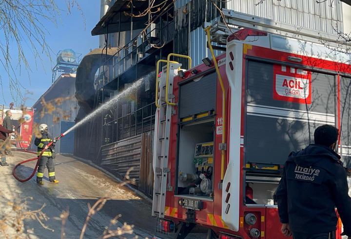 Deri fabrikasında çıkan yangın büyümeden söndürüldü
