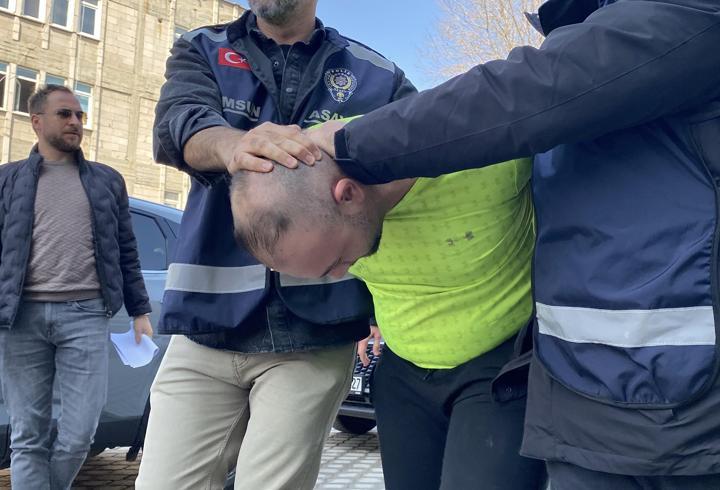 Eski eşinin dedesini, boğazını bıçakla keserek öldürdü