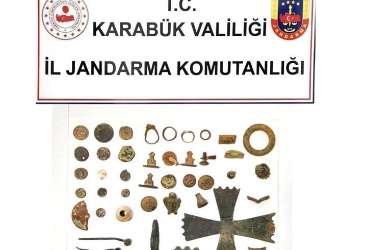 Otomobilde 43 parça tarihi eser ele geçirildi; 2 gözaltı