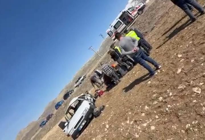 Kontrolden çıkan otomobil şarampole devrildi: 6 kişi yaralandı