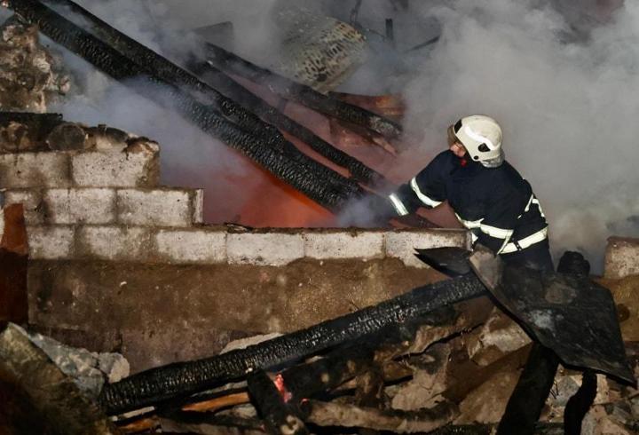 Merzifon’da müstakil evin odunluğunda çıkan yangın söndürüldü
