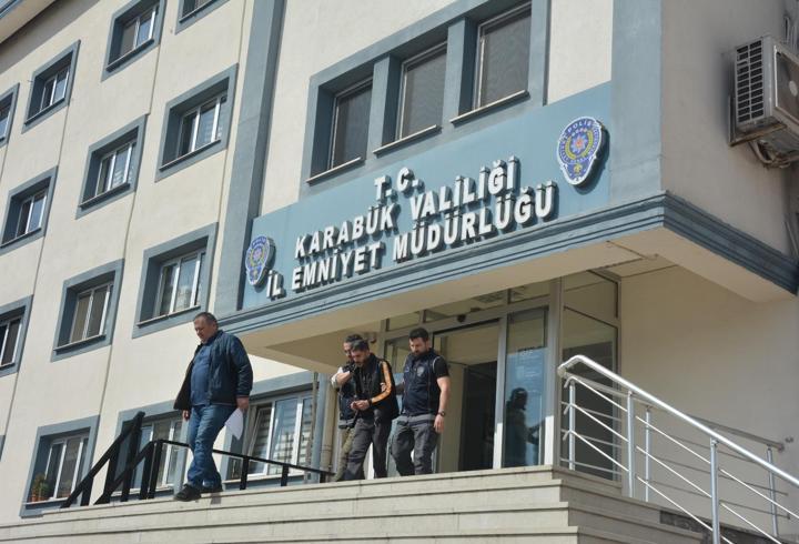Karabük'te iki suçtan aranan cezaevi firarisi yakalandı