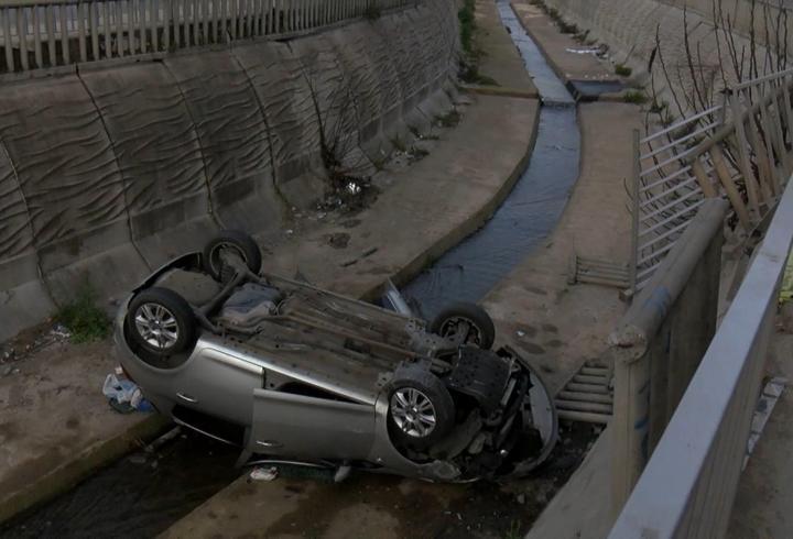Pendik'te otomobil dereye uçtu: 5 yaralı