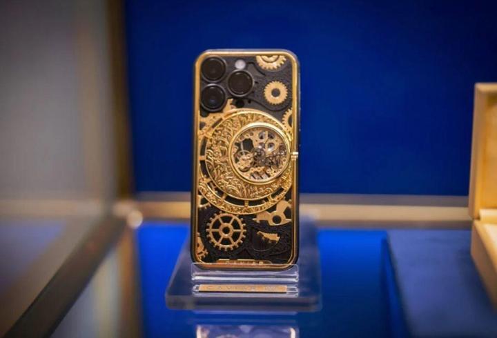 Lüks marka Caviar, ilk showroom’unu resmen açtı