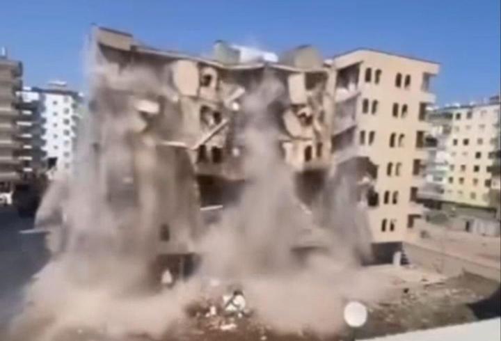 Diyarbakır'da 6 katlı bina, yıkım sırasında çöktü