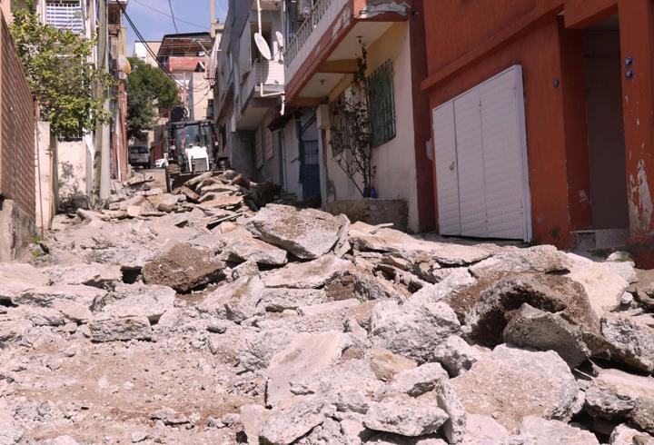 Bayraklı'da yol yenileme seferberliği