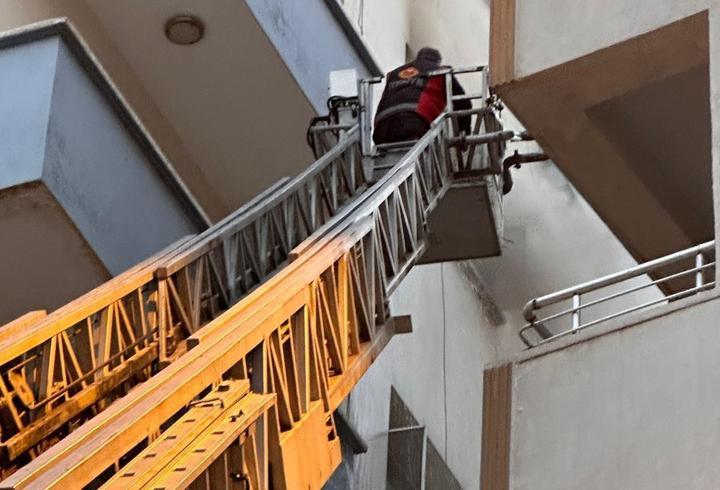 İdil'de apartman dairesinde çıkan yangını itfaiye söndürdü