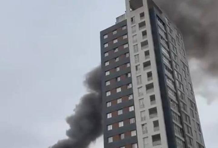 Son dakika... Ataşehir'de AVM'de yangın