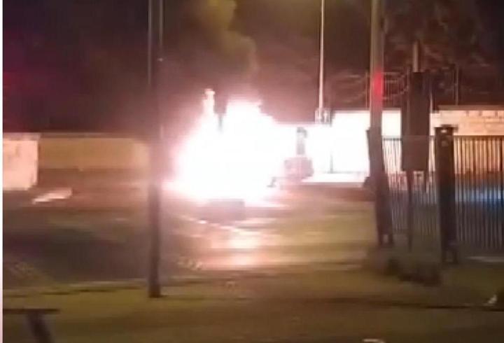 İstanbul - Fatih'te seyir halindeki otomobil alev alev yandı
