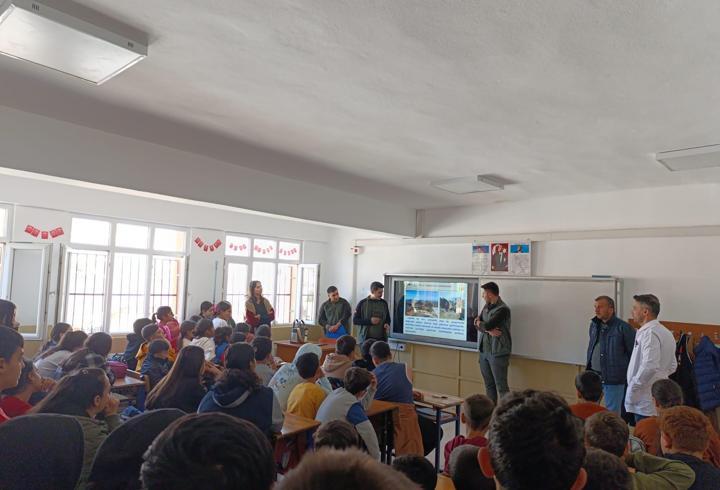 Hatay’da vatandaşlara orman yangını ile mücadele eğitimi verildi
