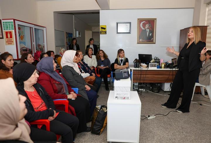 Yunusemre'de 'Aile İçi İletişim' semineri