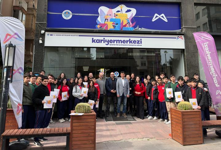 Öğrenciler geleceğin mesleklerini şimdiden tanıyor