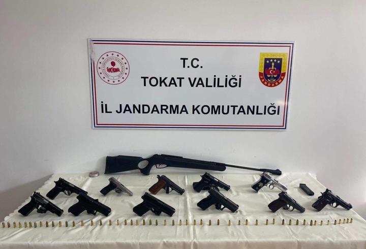 Erbaa'da silah kaçakçılarına operasyon düzenlendi