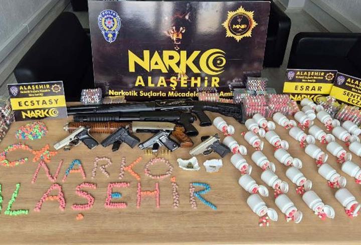 Manisa'da uyuşturucu satıcılarına operasyon; 2 tutuklama