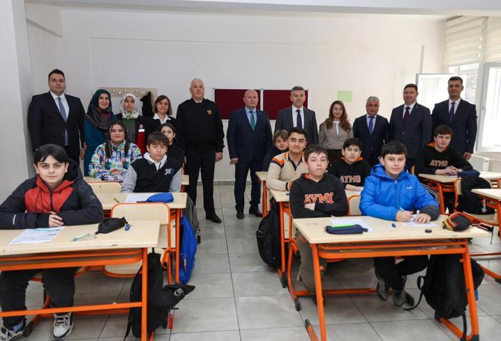 Artvin Valisi Ergün öğrencilerle bir araya geldi