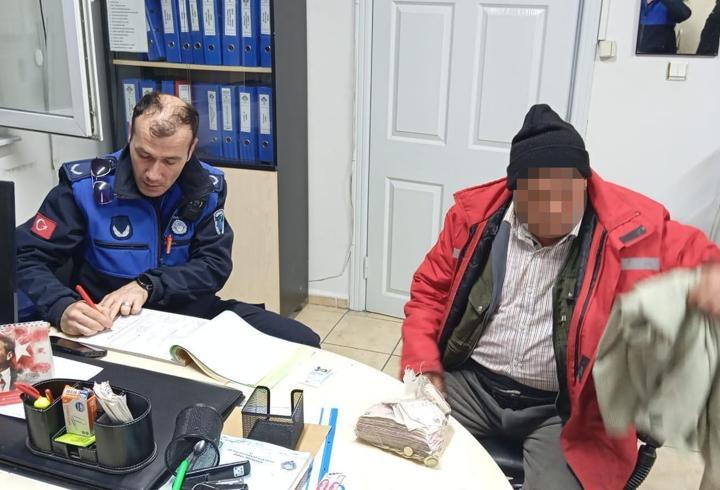 Görme engelli taklidi yapan dilencinin üzerinden 32 bin lira çıktı