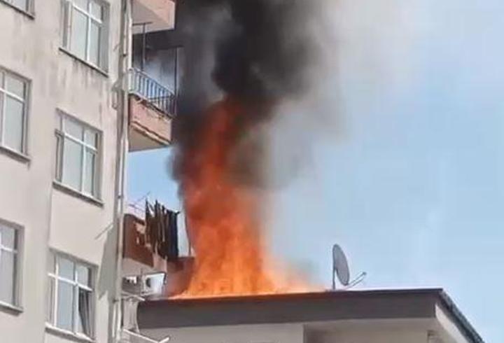 9 katlı binada çatı yangını
