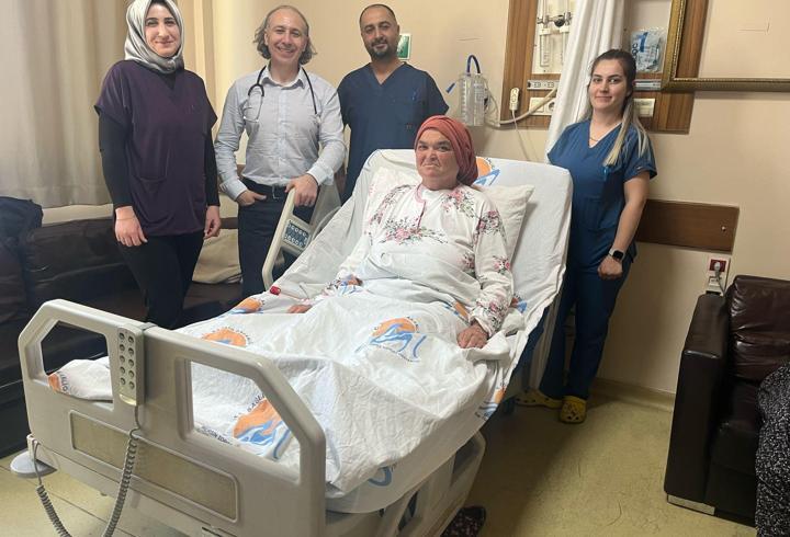 Mersin'de kadının vücudundan 1 kilo 120 gram guatr kitlesi çıkarıldı