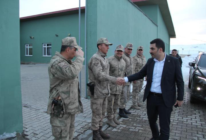 Karlıova Kaymakamı Gilan, Mehmetçikle iftar açtı