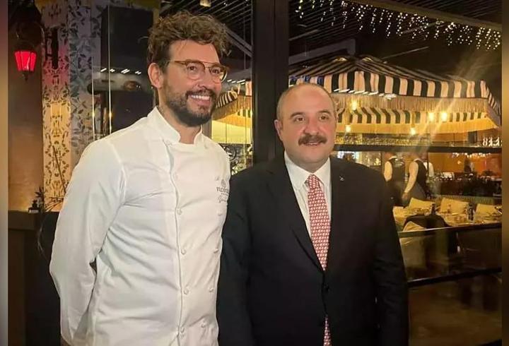Mustafa Varank ile İtalyan şef Danilo, koruma altındaki çocuklarla iftar yaptı
