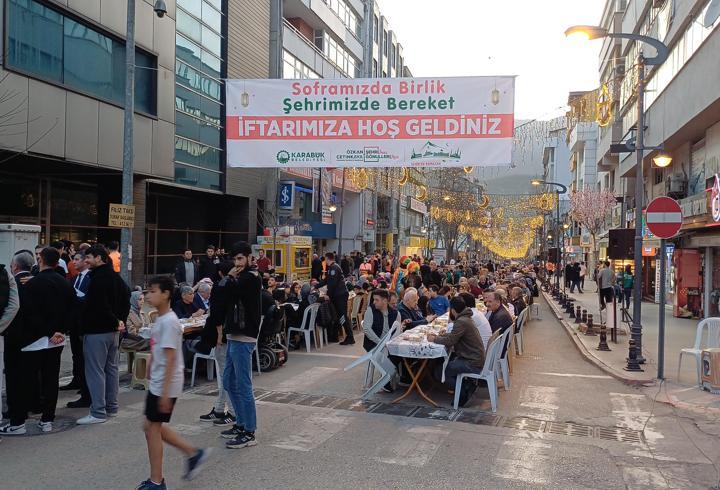 Karabük Belediyesi iftar programı düzenledi