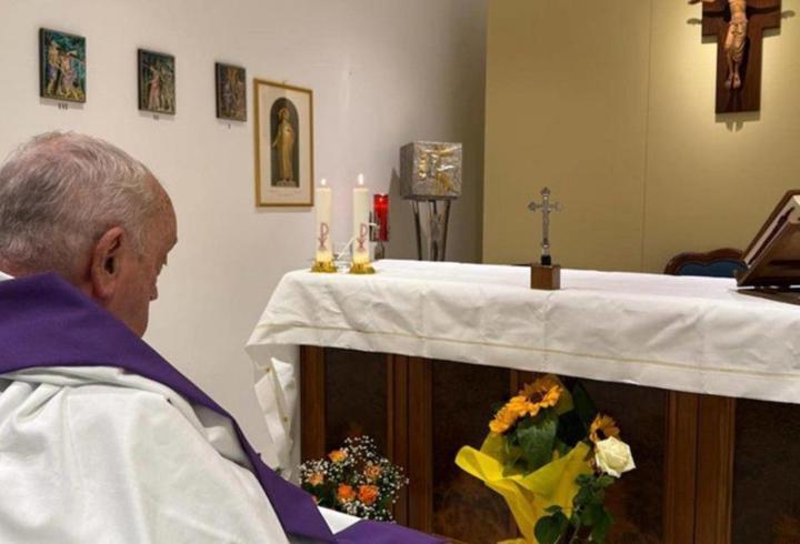 Papa'nın hastaneden ilk fotoğrafı paylaşıldı