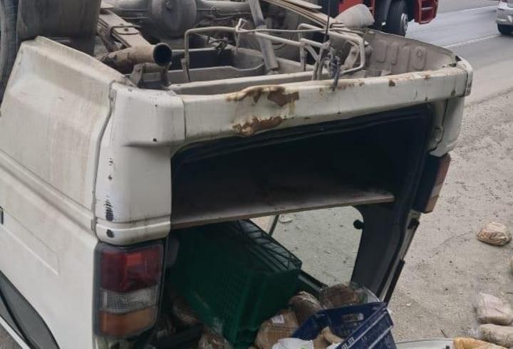 Sakarya'da minibüs takla attı: 2 yaralı