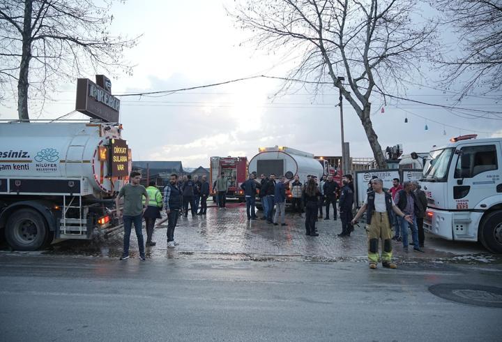 Bursa'da, ahşap dekorasyon imalathanesinde çıkan yangın söndürüldü