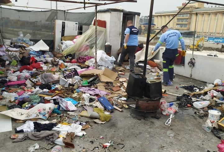 Mersin’de çöp evden 5 kamyon atık çıkarıldı
