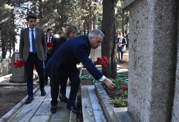 İzmir'de Çanakkale şehitleri anıldı