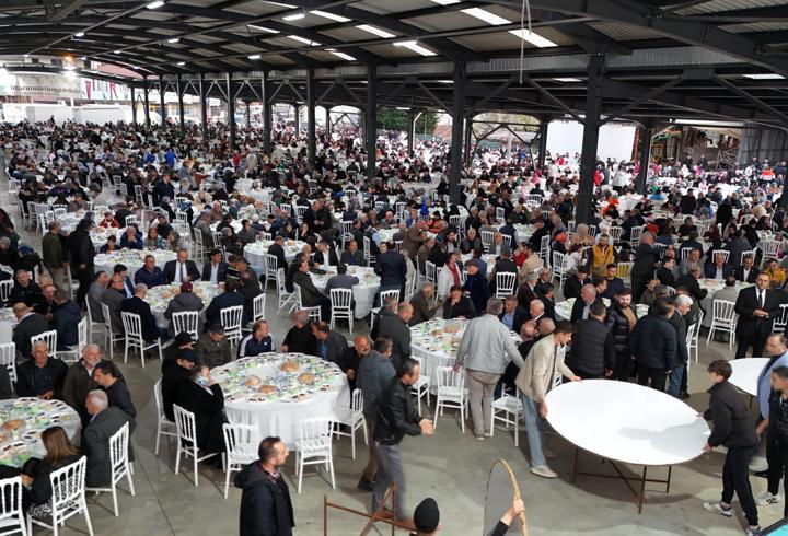 Gölyaka'da yaklaşık 5 bin kişinin katılımıyla iftar programı düzenlendi