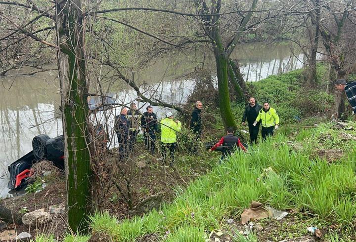 Kocaeli'de otomobil dereye düştü: 1 ölü 