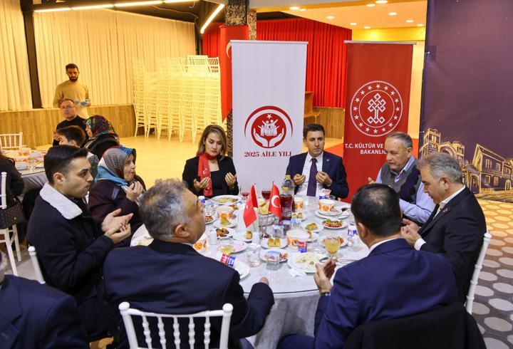Bilecik Valisi Aygöl, şehit aileleri ve gazilerle iftarda buluştu