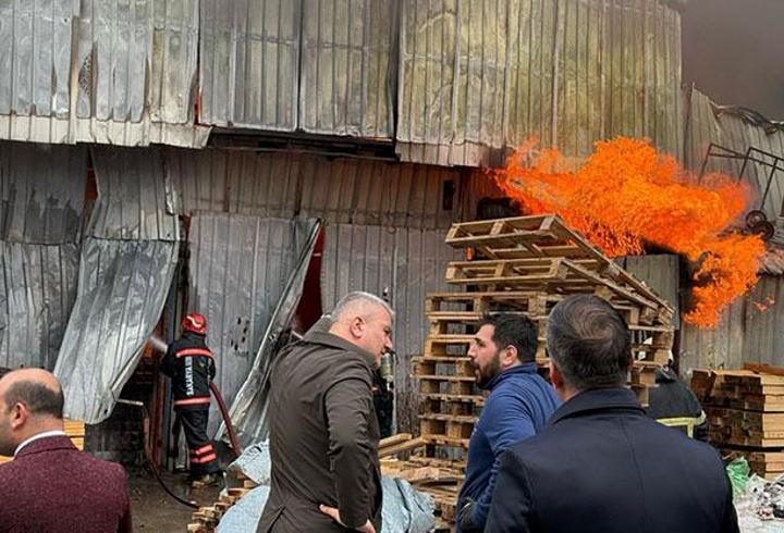 Sakarya'da mobilya imalathanesinde yangın