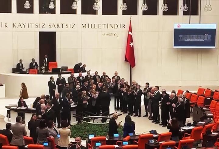 Meclis'te İmamoğlu protestosu yapıldı