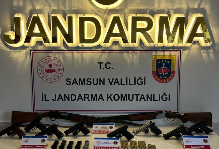 Bafra'da üzerinde silah bulunan 7 şüpheli yakalandı