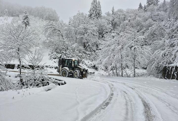 Trabzon'da 124 mahalle yolu kardan kapandı