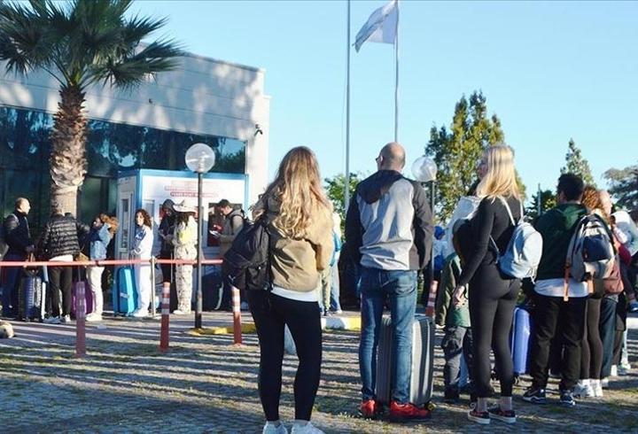 Yunanistan kapıda vize uygulamasını 1 yıl uzattı