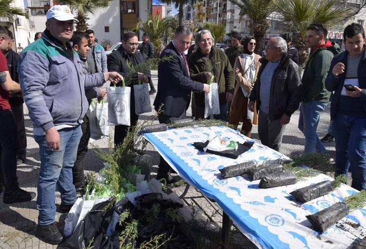 Turgutlu'da 3 bin fidan dağıtıldı